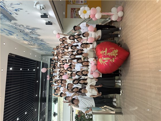 坤驰科技队伍合影2